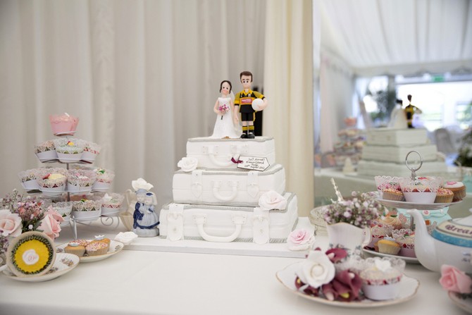 white wedding cake cartoon cake toppers